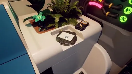 The duplicator plate inside the train, with a note lying on it